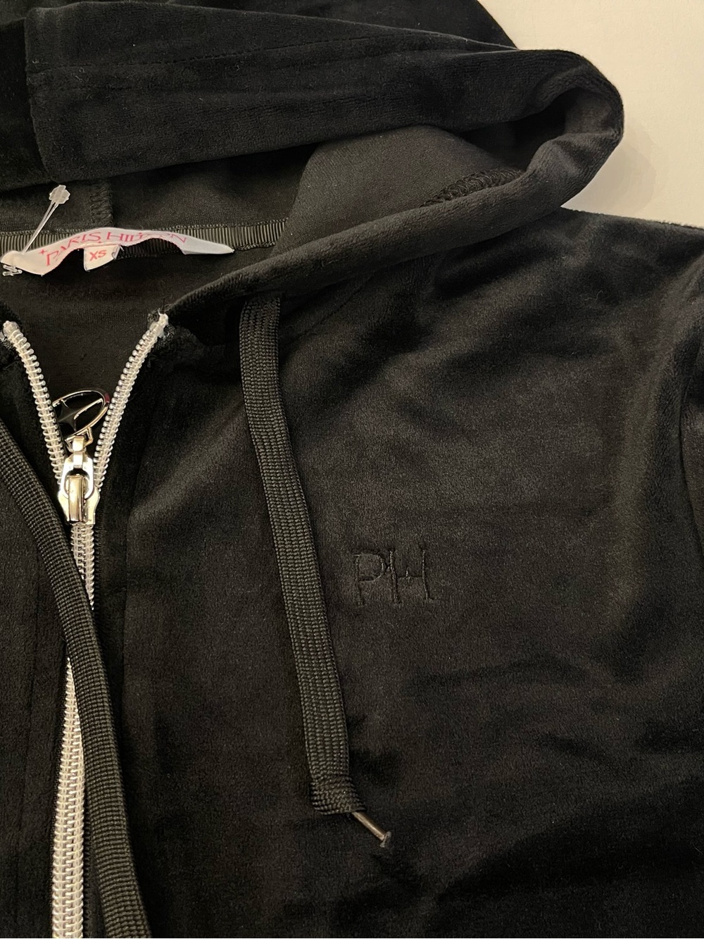 Iconic Paris Hilton Velour Hoodie Black Size XS - Picture 6 of 9